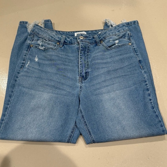 Sofia Jeans Size 10 Women’s Distressed Blue Jean capri Adora Curvy Girlfriend - Picture 3 of 7